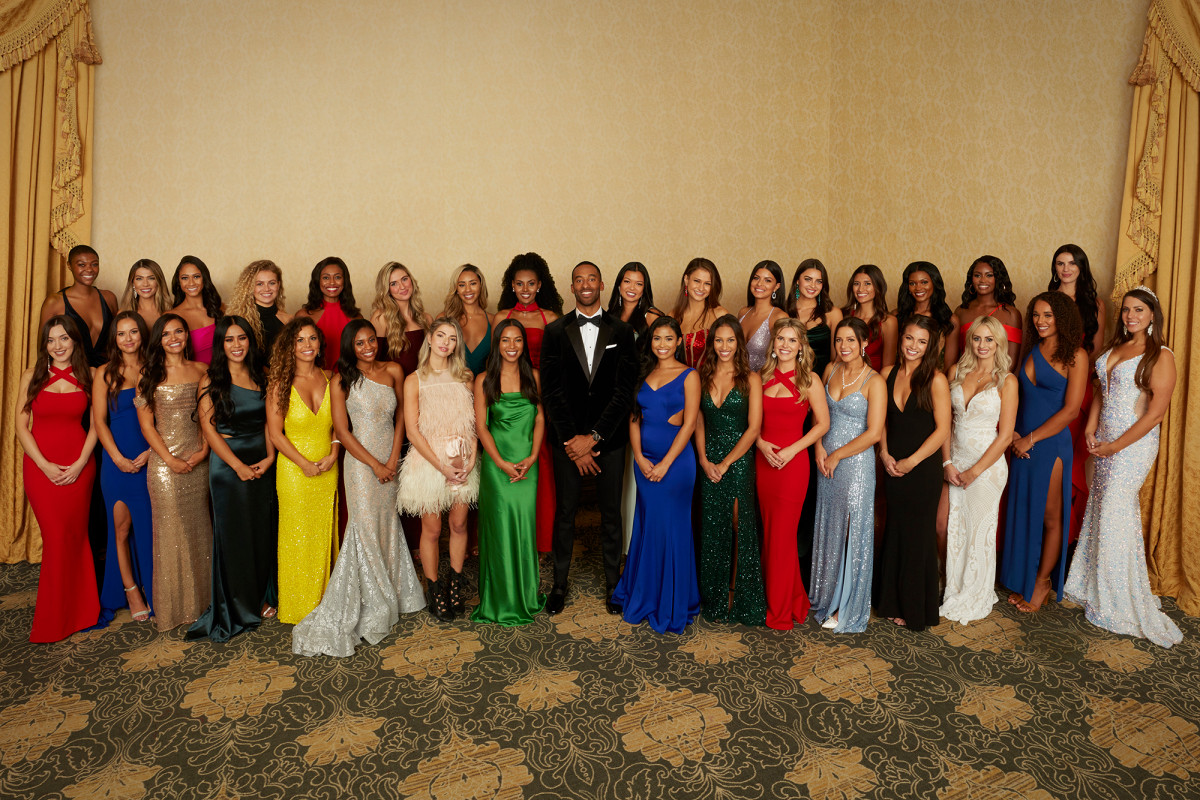 Why do "Bachelor" contestants end up wearing the same dresses?